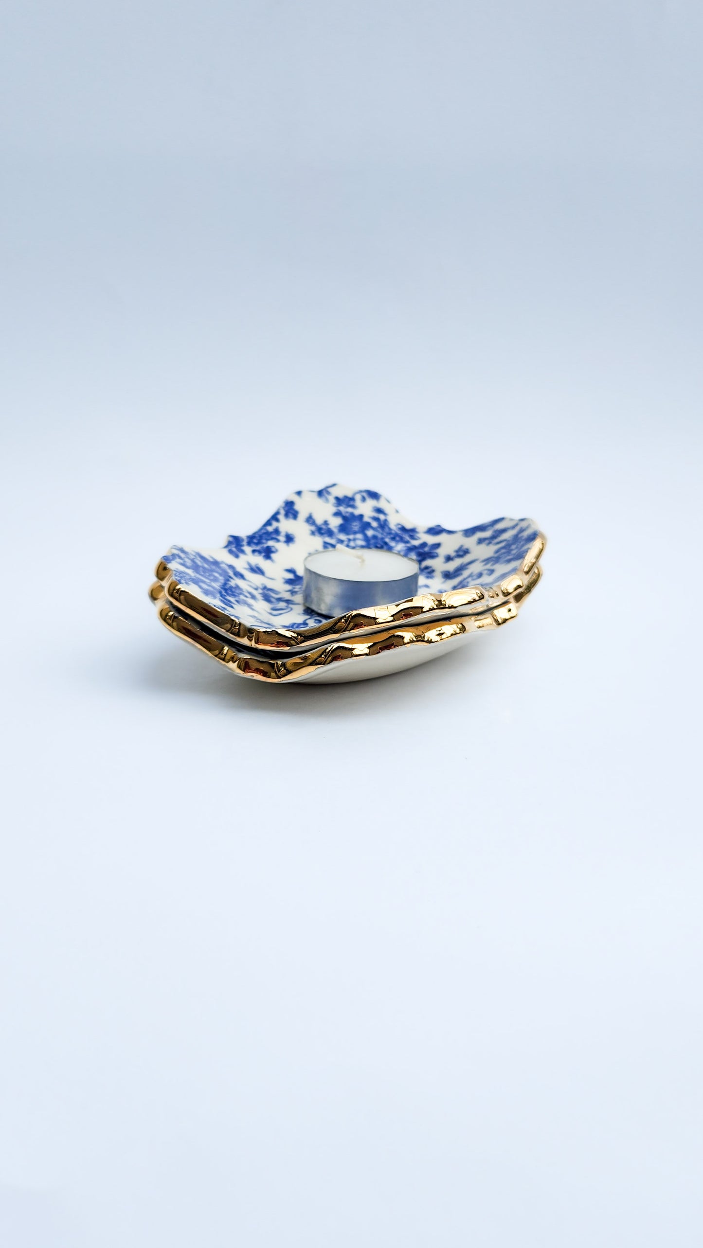 Small Vintage Roses Dish - Blue & White - Ornate Gold Rim