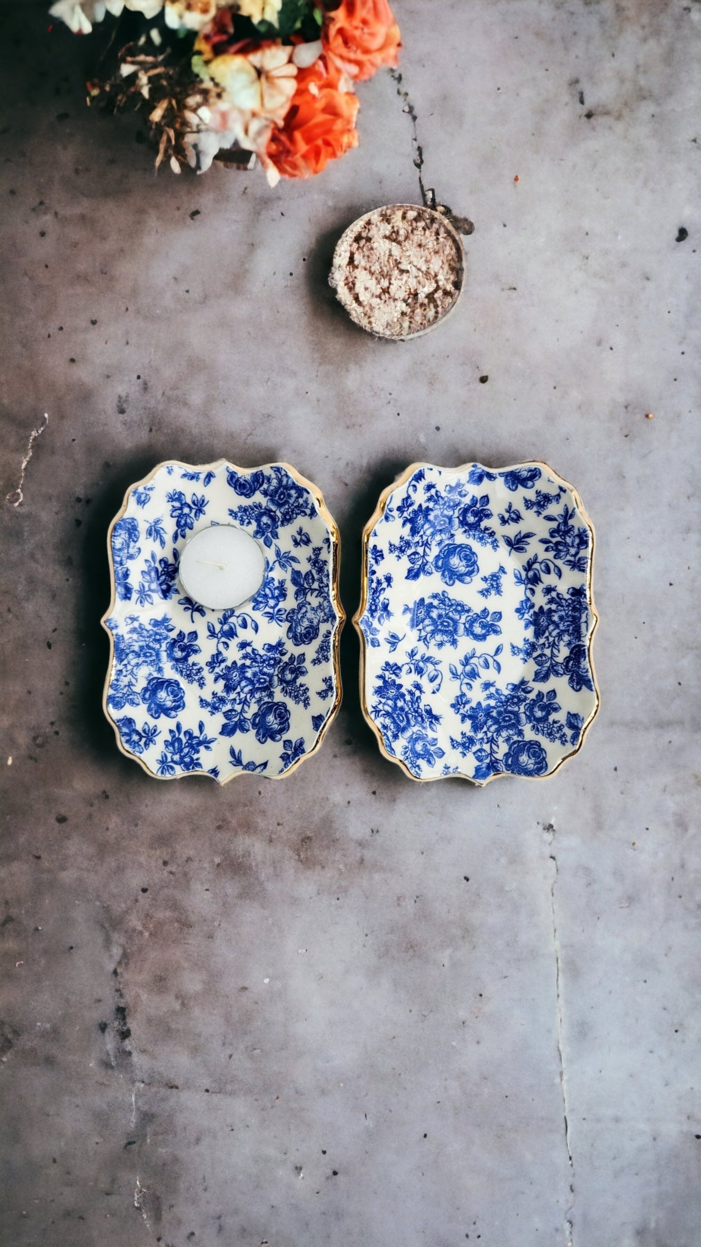 Small Vintage Roses Dish - Blue & White - Ornate Gold Rim